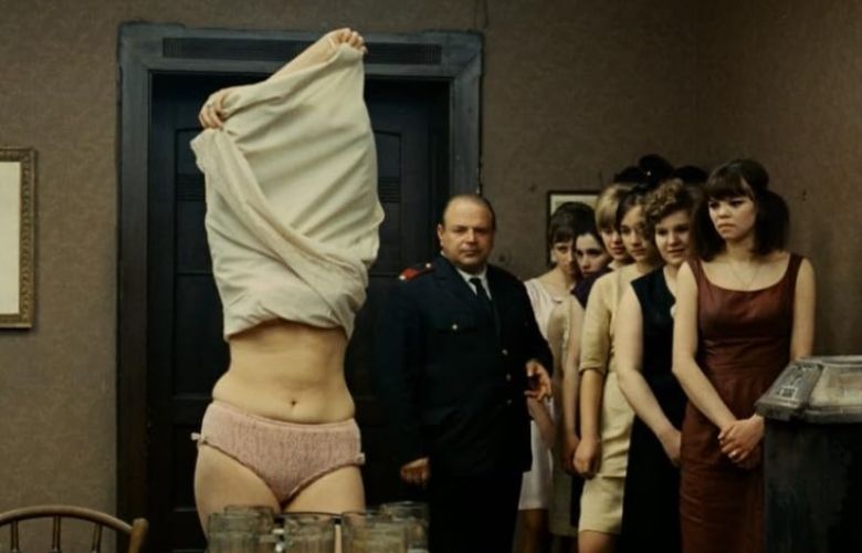 Lee más sobre el artículo Crítica de “¡Al fuego, bomberos!”: propaganda en la Guerra Fría